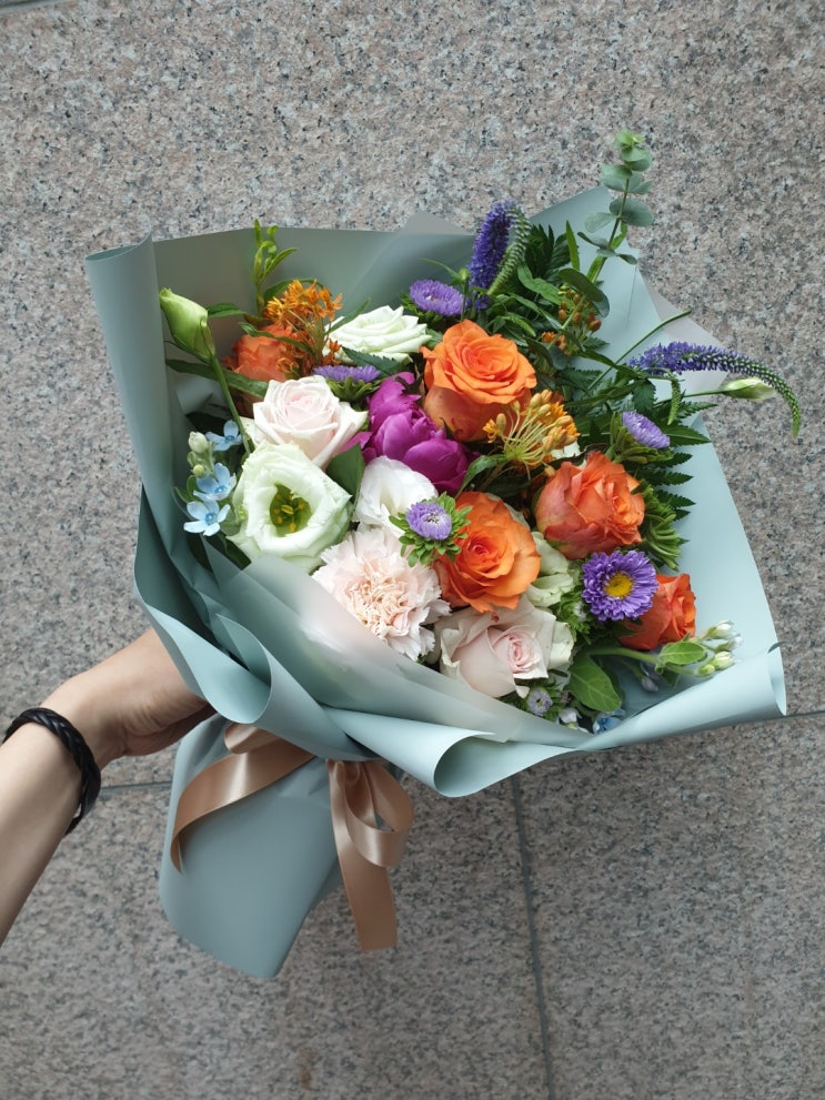  [명동꽃집, 명동입구꽃집]에리카 플라워에서 만든 시원한 느낌의 꽃다발