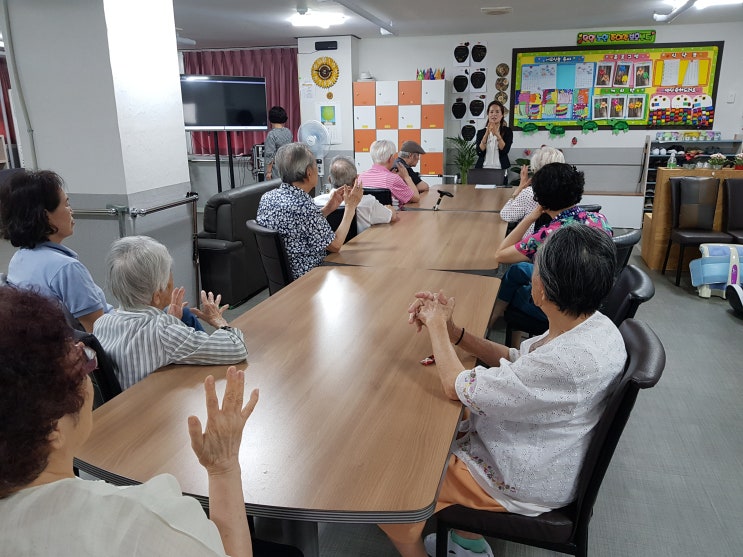  일산 고양시 덕양구 노인주간보호센터의 2019년 7월 15일 프로그램 모습입니다.