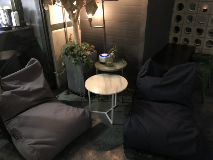 따스한 분위기의 성수동 카페 오롯