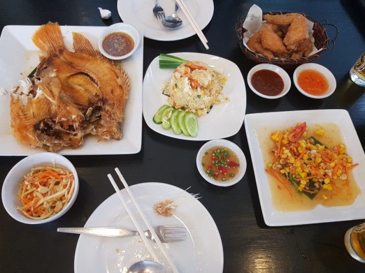 태국 방콕 자유여행 맛집 : 반쏨땀 (Baan Somtum) / 솜땀 전문점 / 쏨땀 맛집 / 농어 튀김 맛집 / 더 짠내투어 규현 맛집 / 미슐랭 선정 빕구르망 / 옥수수 쏨땀 태국 방콕 자유여행 맛집 : 반쏨땀 (Baan Somtum) / 솜땀 전문점 / 쏨땀 맛집 / 농어 튀김 맛집 / 더 짠내투어 규현 맛집 / 미슐랭 선정 빕구르망 / 옥수수 쏨땀