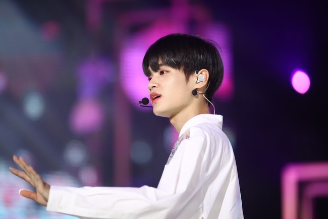  [ AB6IX / 이대휘 중편 빙의글 ] 가수이자 친구 上
