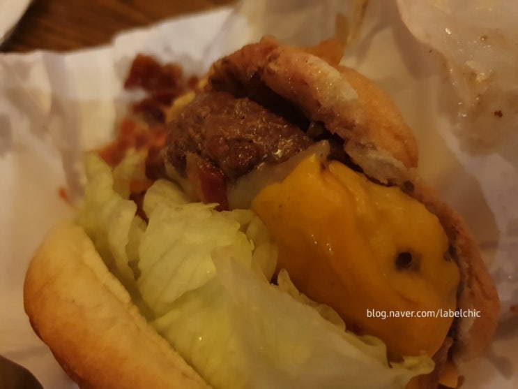 [뉴욕 맛집/맨하탄 맛집] 뉴욕 3대 버거 중 하나!! 정해인의 걸어 보고서 맛집 'burger joint(버거조인트)'