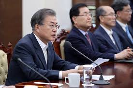  문 대통령에 힘 실어주는(?) 아베와 일본 극우