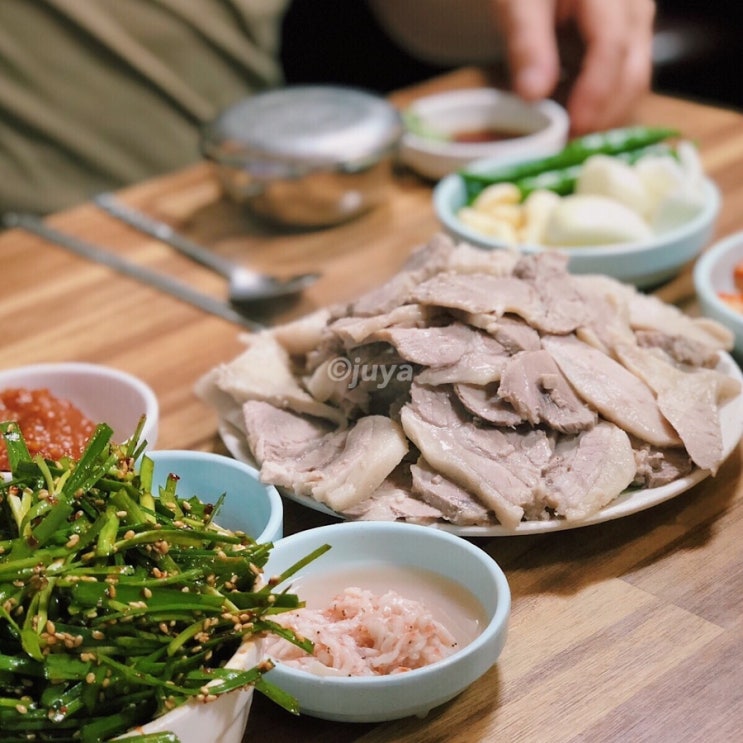  식객 허영만의 백반기행 부산  영도 가마솥돼지국밥 수육백반