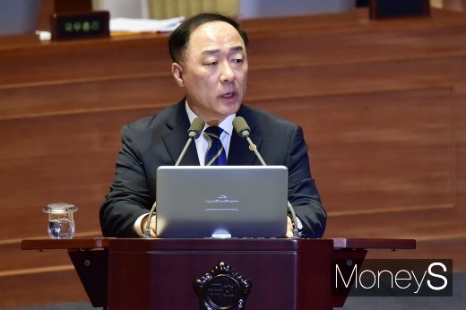 청년저축계좌, 신혼부부대출 등 정부의 청년 경제 지원 강화 소식