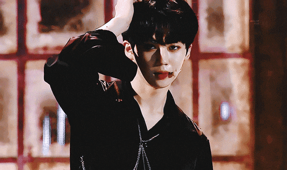  황윤성 데뷔해....^^ 쁘띠....