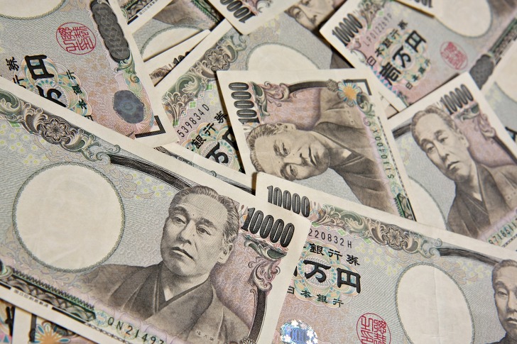 일본 무역적자 상반기 8,888억엔 (약 9조 7천억원) 기록, 금일 니케이 지수 1.97% 폭락