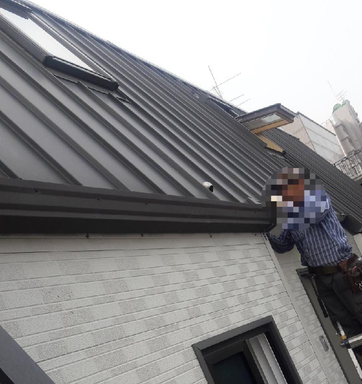 지붕빗물받이설치 장마, 태풍다나스 피해없도록 시설물 점검이 필요한 시기입니다.
