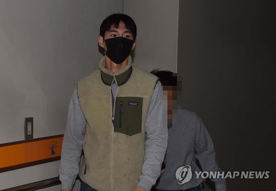  `먹방 유튜버` 밴쯔, `허위·과장 광고 혐의` 징역 6개월 구형