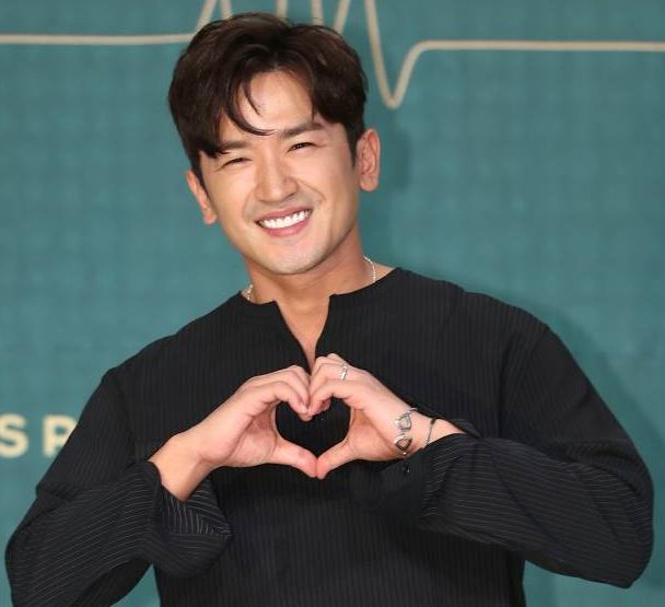  성추행 기소된 신화 이민우