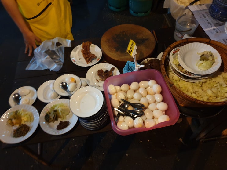 [치앙마이] 맛있는 튀김 야식을 먹을 수 있는 현지인 맛집 '미드나잇 치킨'