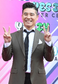  임창정부부, 다섯째 품에 안는다