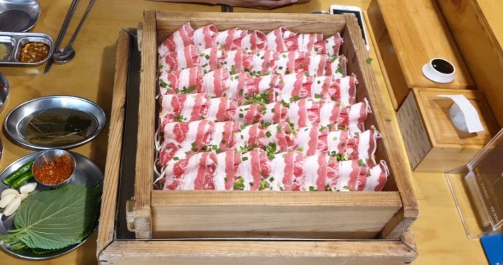  송파구 맛집, 방이편백육분삼십 방이본점서 딸들과 소고기편백찜과 오징어무침회로 점심회식 이야기