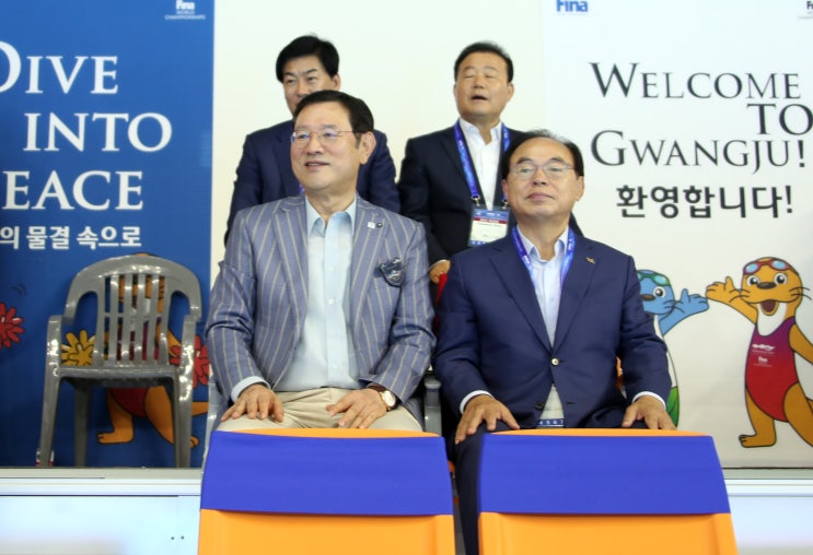  이용섭·오거돈 시장, 아티스틱 수영 경기관람