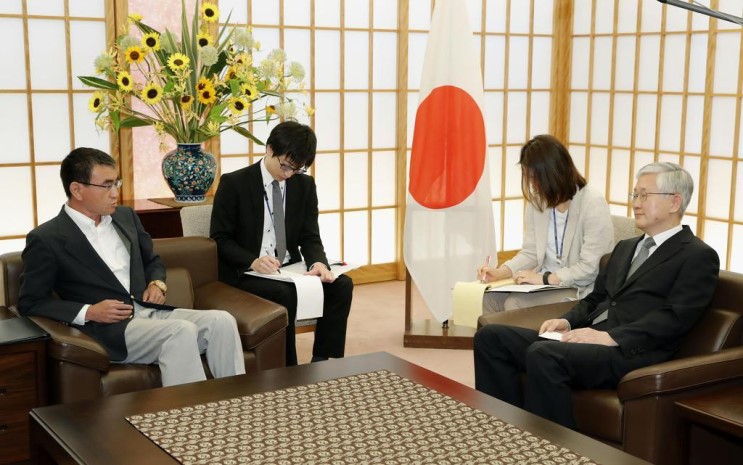 고노 다로 남관표 주일 한국대사 초치 설전 수준 대화 오가 일본반응