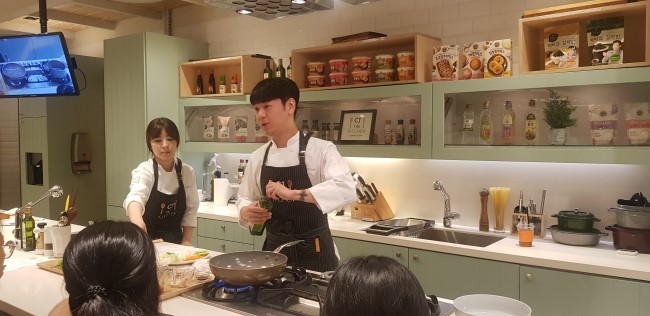  <CJ 더키친 쿠킹클래스> 무더위를 이기는 이색 닭요리 - 토마토 닭볶음탕 /사천식 닭볶음밥