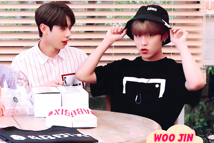  박우진 , 이대휘 - 190719 [ AB6IX ] 공식 MD REVIEW