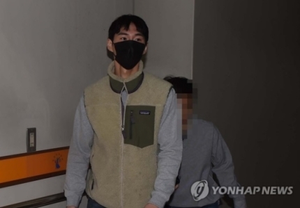 [한국남자]'먹방 유튜버' 밴쯔, '허위·과장 광고 혐의' 징역 6개월 구형...