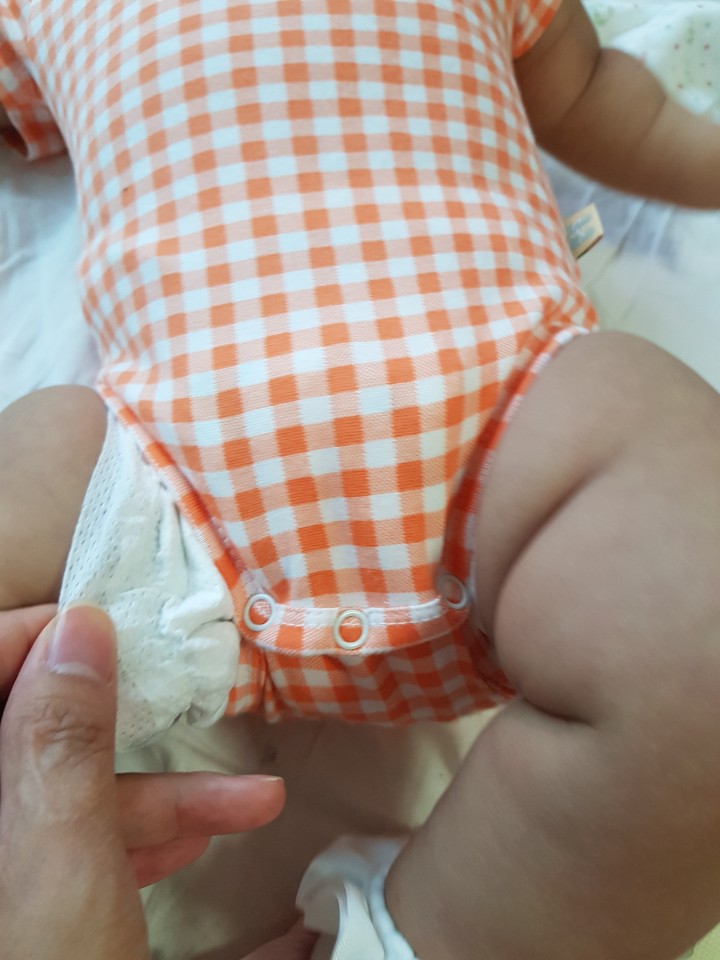  아기 기저귀 나비잠과 군을 써보았어요!