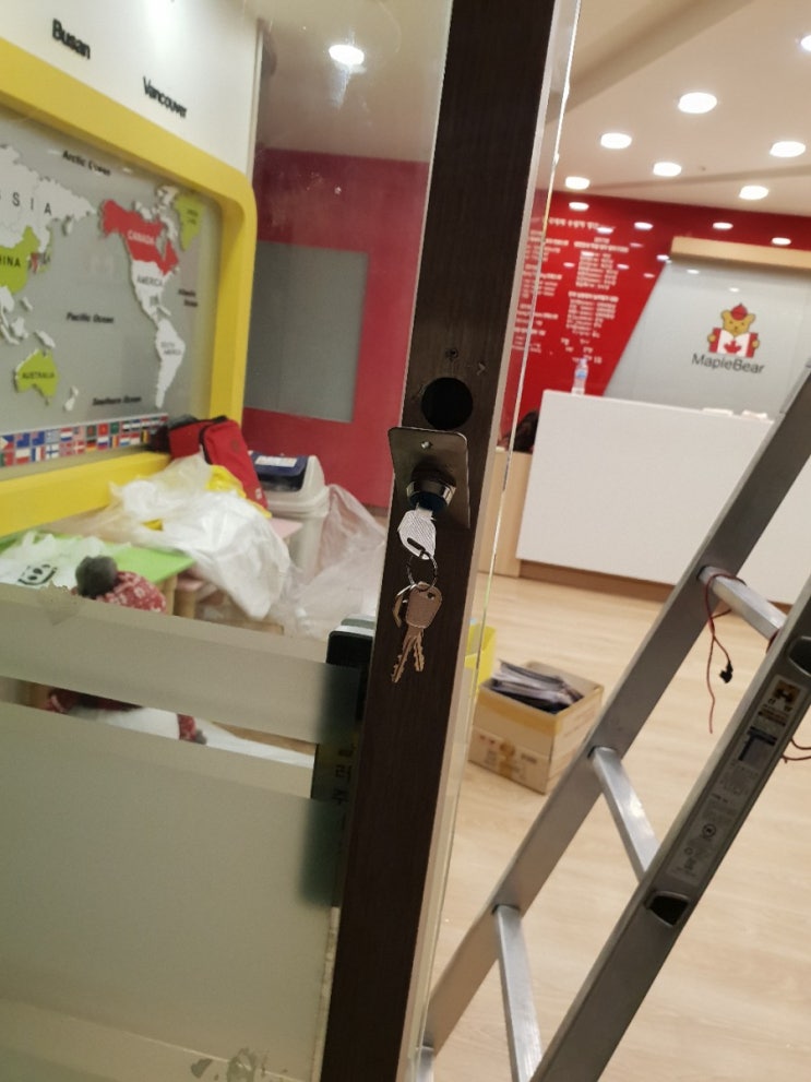  (부산자동문/부산자동문수리)정관 조은타워 건물내  매장 자동문키스위치 설치입니다~~