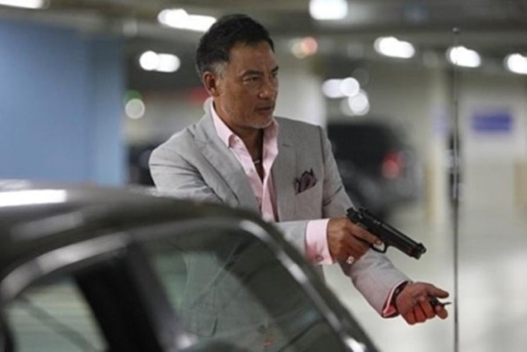 영화 '도둑들'에 출연했던 홍콩 배우 임달화(런다화)가 중국에서 행사 도중 칼에 찔려 병원으로 이송됐다.