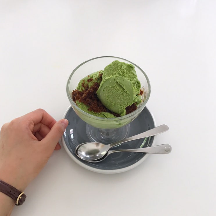 5월. / 사교, 부산안면옥, 서울시립미술관, 데이비드 호크니 전시, 펠트커피, 성시경 콘서트, 성시경 축가 2019, 언더야드 한남, 바바라스키친, 오리올, 나얼 전시, 데일리룩
