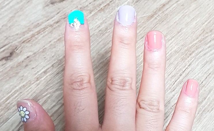  아리따움 네일스티커 구매 솔직후기(데싱디바 매직젤스트립 러블리스타 DGST45+모디네일 퍼펙트쏘울)