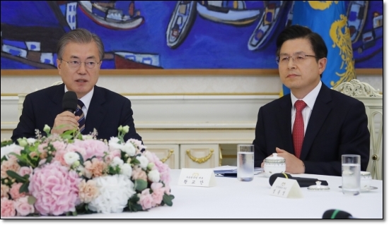 초당적 합의·추경 시급”…黃 “<b>조속</b>한 <b>한일정상회담</b> 추진”