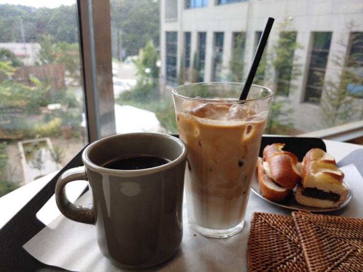 진주 카페 AAM 거위 와 숲 버스킹 연주회 클랑하우스