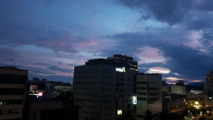  2019.07.20 새벽풍경. 아름다운 색의 하늘️