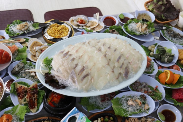 연안부두 60첩반상 가격 알고 가니 흡족!