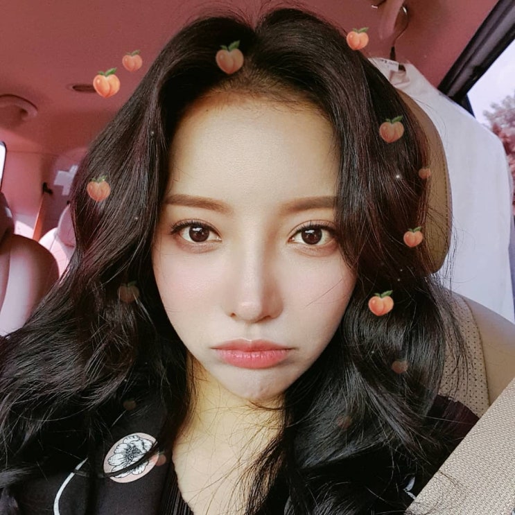 볼보XC40 화사 차 탄 친한 언니 최수정은 올해 나이 32세로 소속사는 싸이더스HQ다.