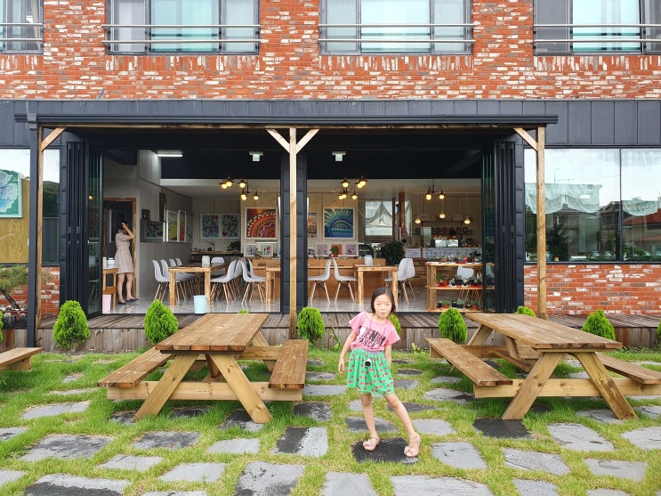 함덕카페 만나요만나 맛있는커피와 색소폰강의와 미술교육도 있네요 함덕카페 만나요만나 맛있는커피와 색소폰강의와 미술교육도 있네요