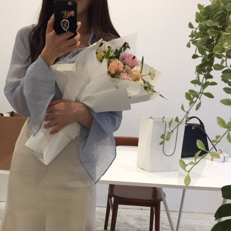  논현 꽃집 러빈플레르 플라워 / 가로수길 애플스토어 에어팟2 후기