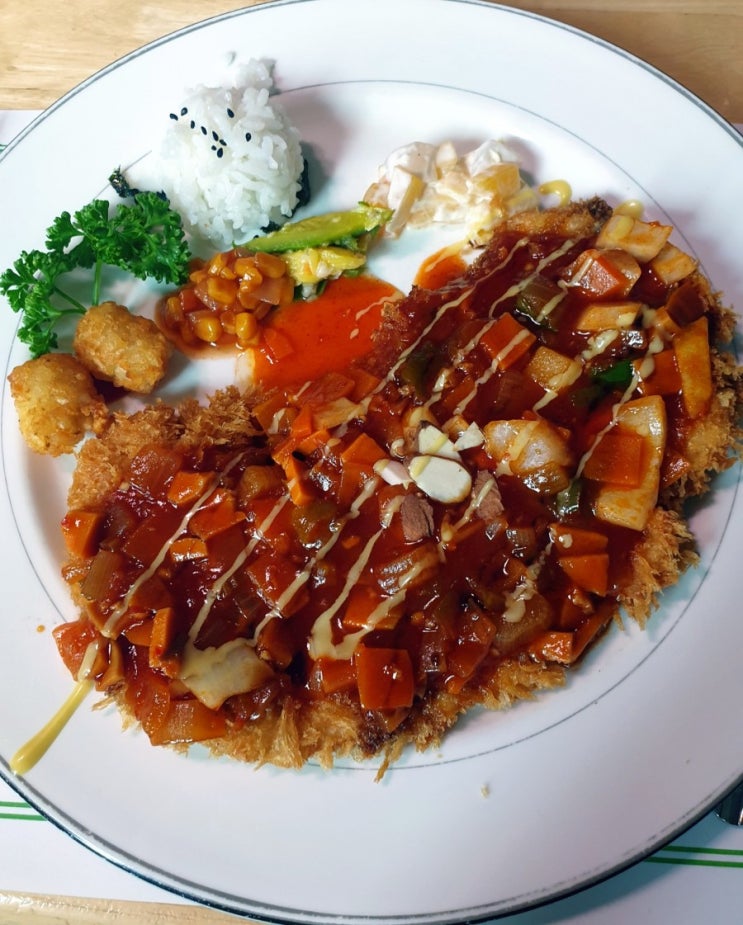  충주 마즈막재 돈까스 가족 맛집, 동구밖 과수원길 (할머니 모시고 방문!)
