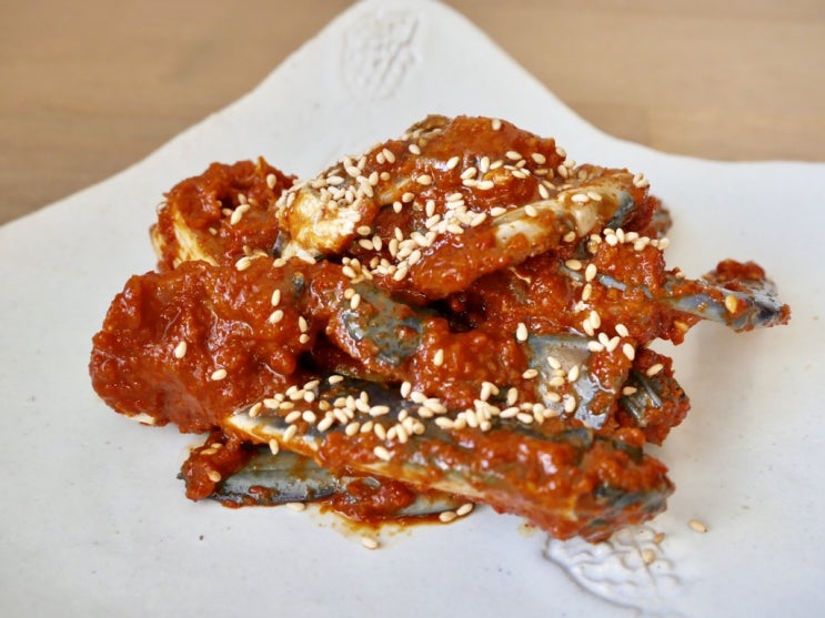  How to trim crab (feat: spicy seasoning crab)  게손질하기 feat: 양념게장