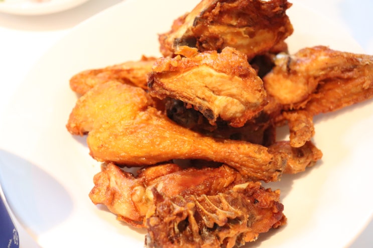 경서동 또봉이통닭에서 치킨+똥집 튀김 포장 :)