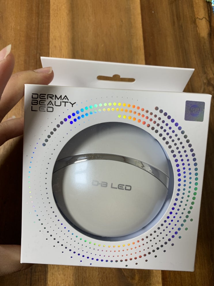 휴스톰 더마뷰티 LED 마사지기 한손에 잡히는 LED마스크