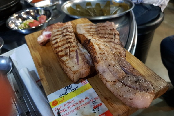  초벌삼겹살만 8년째 고집, 거제 고기 맛집 서씨네삼겹살