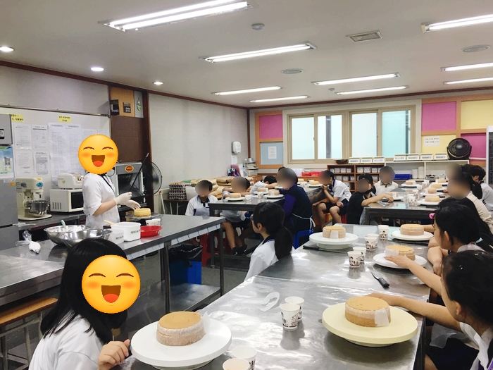  자유학기제 수업(임호중학교) - 생크림 케이크 만들기(김해 수 요리제과제빵케익학원)