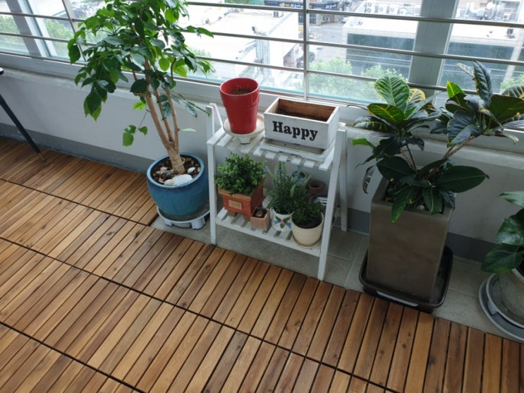  베란다에 이케아 룬넨 깔기.