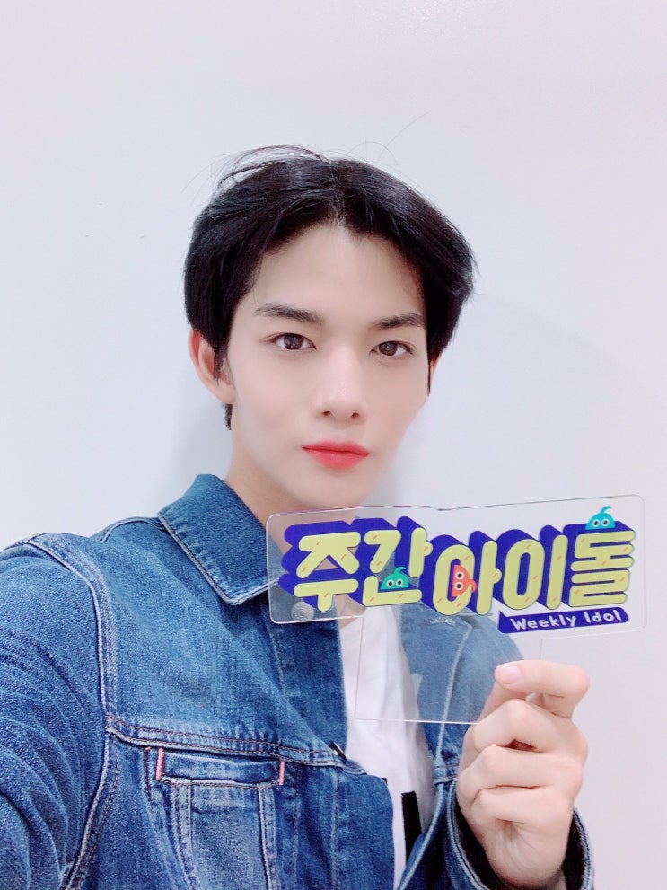 배진영 - 190722 [ 주간아이돌 ] 셀카 ( 7월 24일(수) 오후 5시!  )