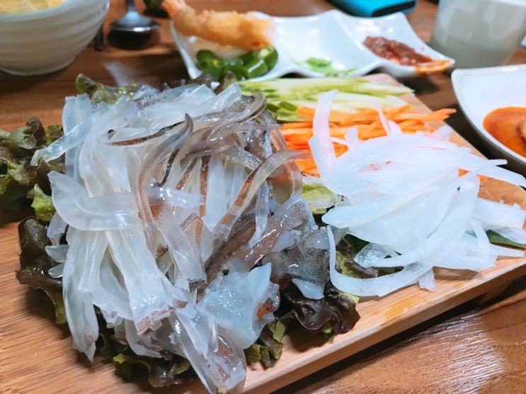  망우동 횟집 오징어회에 소주한잔?