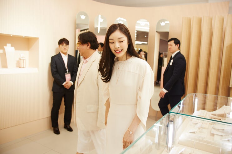  뉴 제이에스티나와 정구호 부사장의 만남, 조엘 컬렉션의 주얼리, 핸드백, 뷰티 소개 자리에 함께한 김연아, 이다희, 그리고 현아까지!