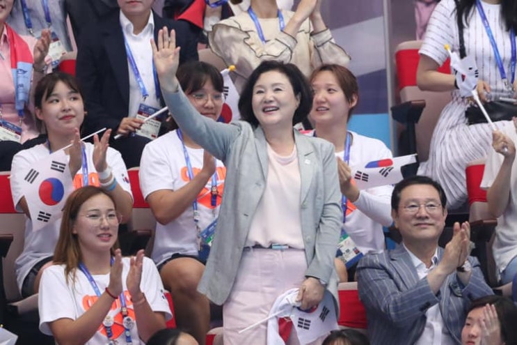  국가대표 선수들 응원차 경기장을 방문한 #김정숙 여사님!