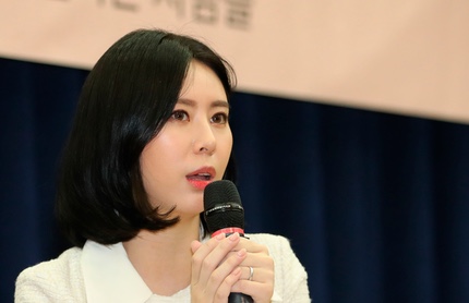 "수사협조하겠다"던 윤지오 "당장은 한국 오기 어렵다"…변호인도 선임 안한 듯 "수사협조하겠다"던 윤지오 "당장은 한국 오기 어렵다"…변호인도 선임 안한 듯
