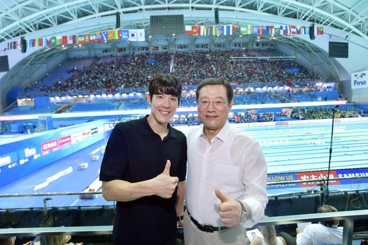  박태환 선수,광주세계수영대회 성공 응원- 광주세계수영선수권대회 홍보대사 자격 21일 광주 방문,이용섭 대회 조직위원장 만나 주경기장 최첨단 시설 호평 ..행사참여, 사진 홍보물 활용 등 통해 대회 홍보에 기여[전남조은뉴스/조순익 기자] 