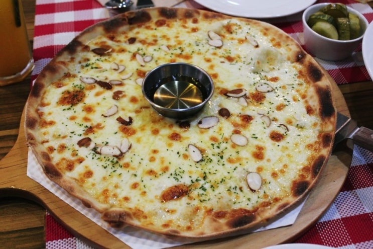  대전 관저동 맛집 원모어(ONEMORE) 쫄깃한 고르곤졸라 피자