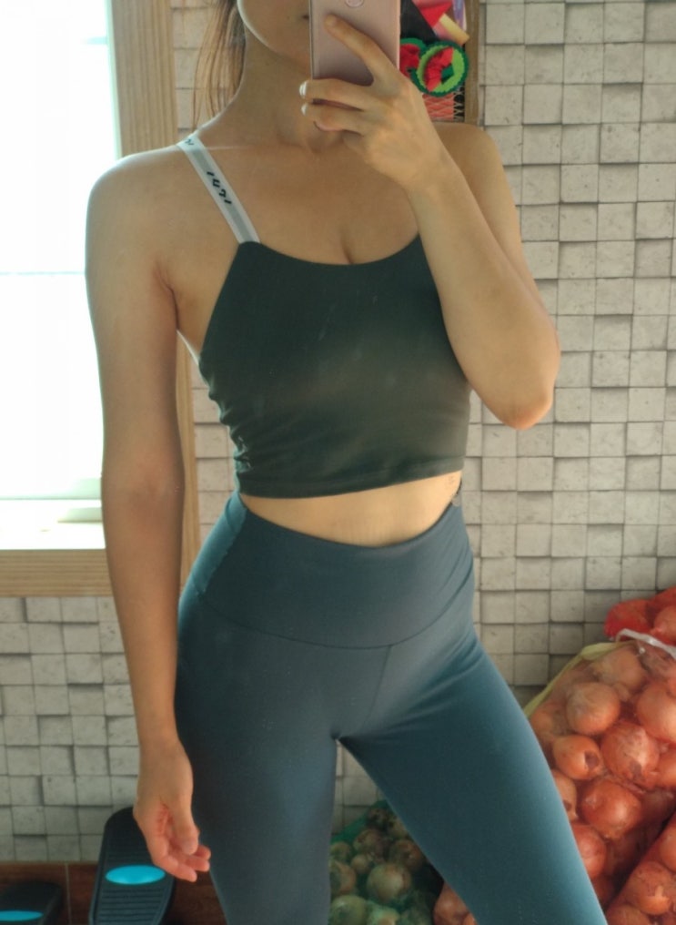  166cm, 55.3kg 허리둘레 26인치 :D