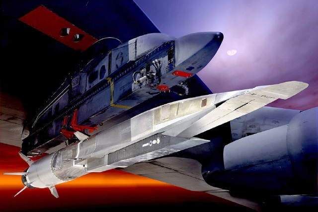  전설의 B-52H, 시대 흐름 타고 이제 초음속 미사일 폭격기가 되는가?